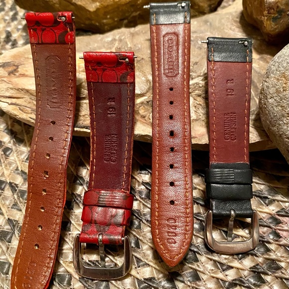 Coach Vintage Women’s Watch, with 3 sets of bands (size 19) case included - Picture 7 of 9